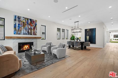 Photo of 4475 Mammoth Avenue, Sherman Oaks, CA 91423 (MLS # 26722351)