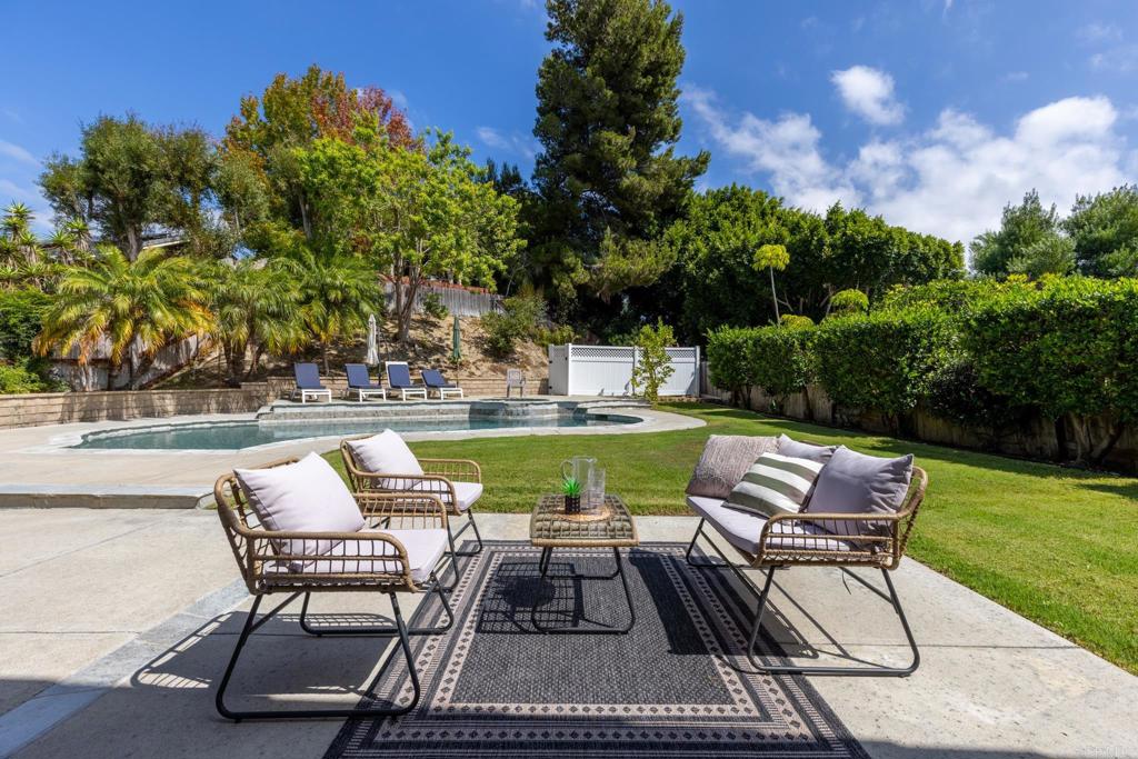 2606 Sombrosa Street