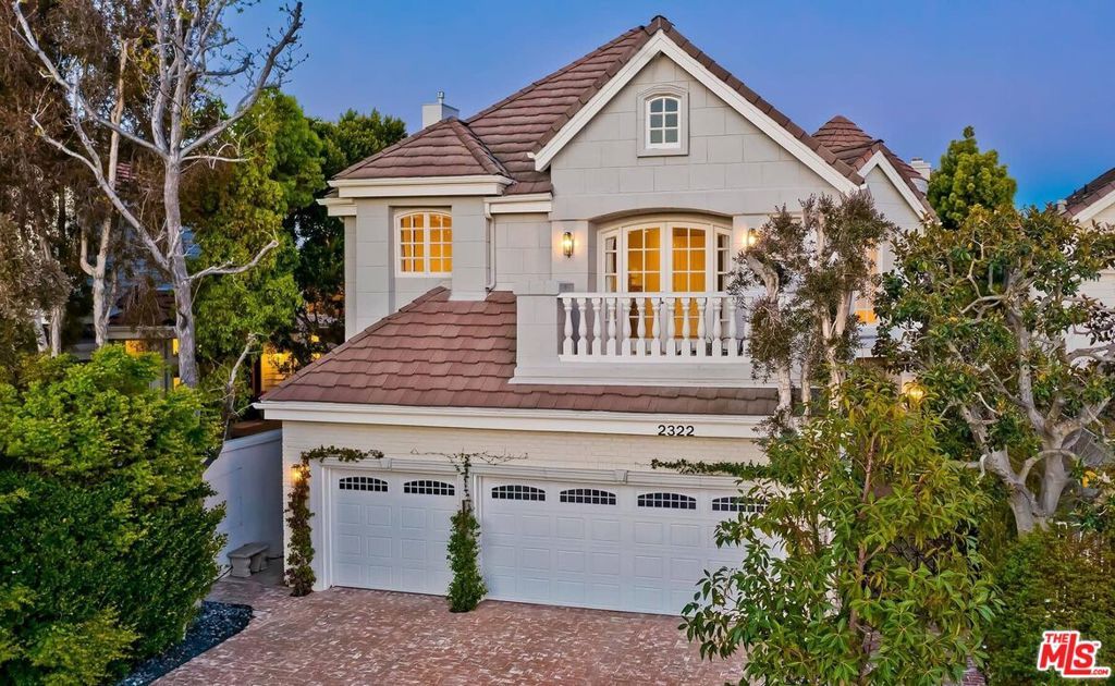 Photo of 2322 Canyonback Road, Los Angeles, CA 90049 (MLS # 24386442)