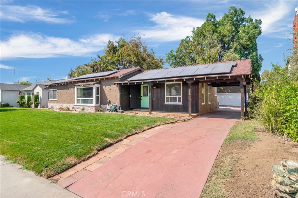 Charming 2 bedroom, 2 bathroom home located near Tower District and Fresno City College. Freshly remodeled, the main home features an inviting living room with large windows, fireplace, and exposed wood beam ceilings. The updated kitchen offers granite countertops, newer appliances, and a breakfast bar. A spacious grand room opens to the backyard with a large covered patio, built-in pool, refreshed landscaping, and owned solar.
In addition, a detached ADU with its own separate entrance, bathroom, and kitchenette sits above the garage—perfect for extended family or guests.