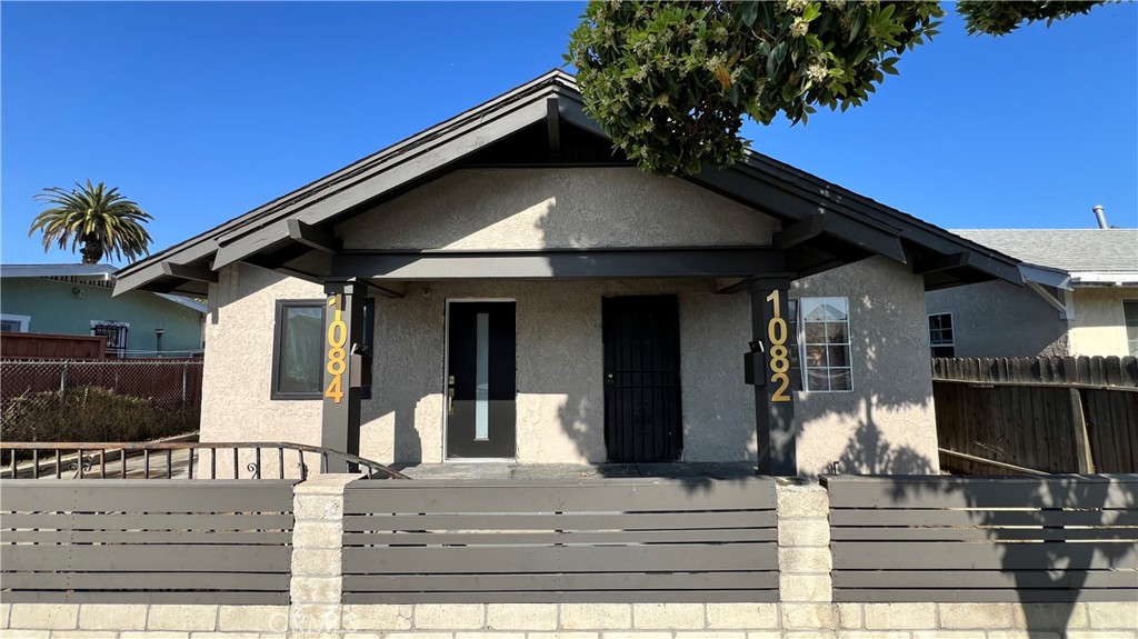 3.5% Down Payment Assistance Available!
Fantastic investment opportunity — don’t miss this upgraded duplex just 10 blocks from the beach. Features include a modernized kitchen, updated bathroom, and new flooring throughout. The property offers a 1-car garage with an attached rumpus room, perfect for additional living or entertainment space. Ideal as a starter home with excellent potential for an ADU (Accessory Dwelling Unit).