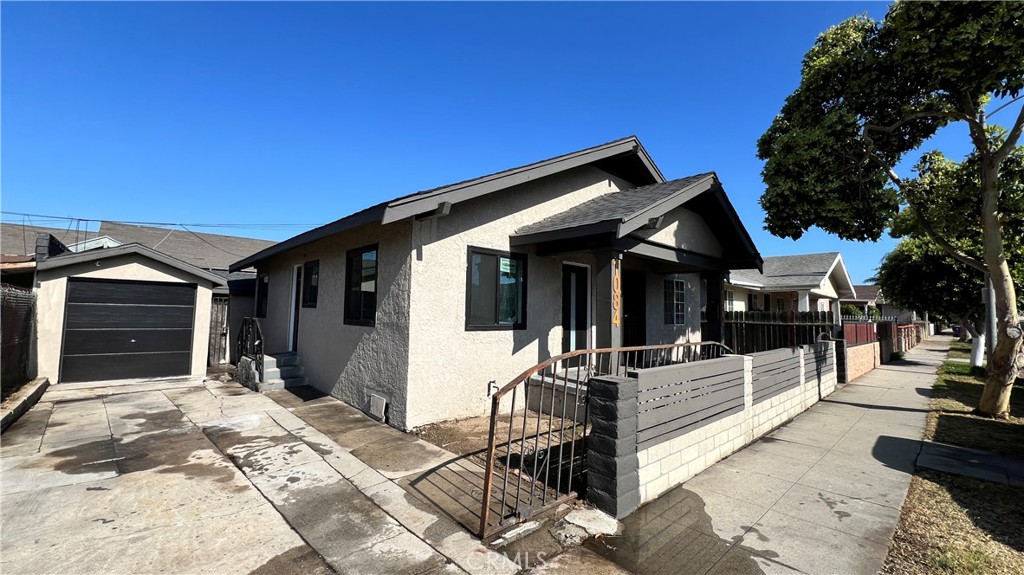 1082 Lewis Avenue