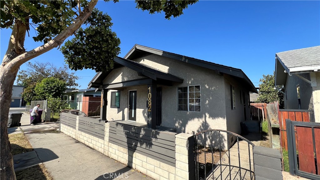 1082 Lewis Avenue