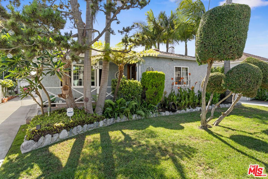 Photo of 3428 S Cloverdale Avenue, Los Angeles, CA 90016 (MLS # 25582499)