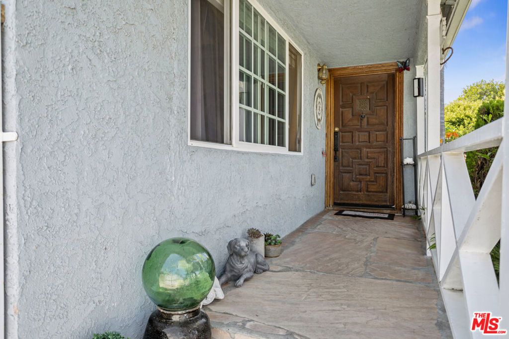 Photo of 3428 S Cloverdale Avenue, Los Angeles, CA 90016 (MLS # 25582499)