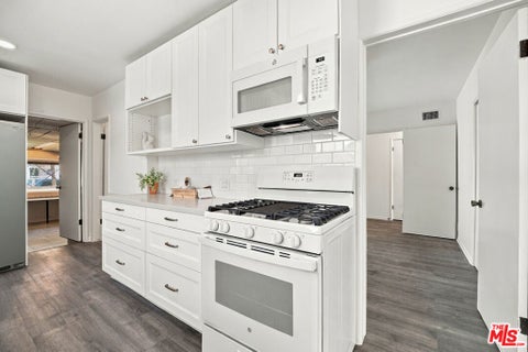 Tiny photo for 13960 Leadwell Street, Van Nuys, CA 91405 (MLS # 26102875)