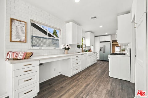 Tiny photo for 13960 Leadwell Street, Van Nuys, CA 91405 (MLS # 26102875)