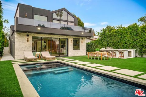 Photo of 15602 Morrison St, Sherman Oaks, CA 91403 (MLS # 25625873)