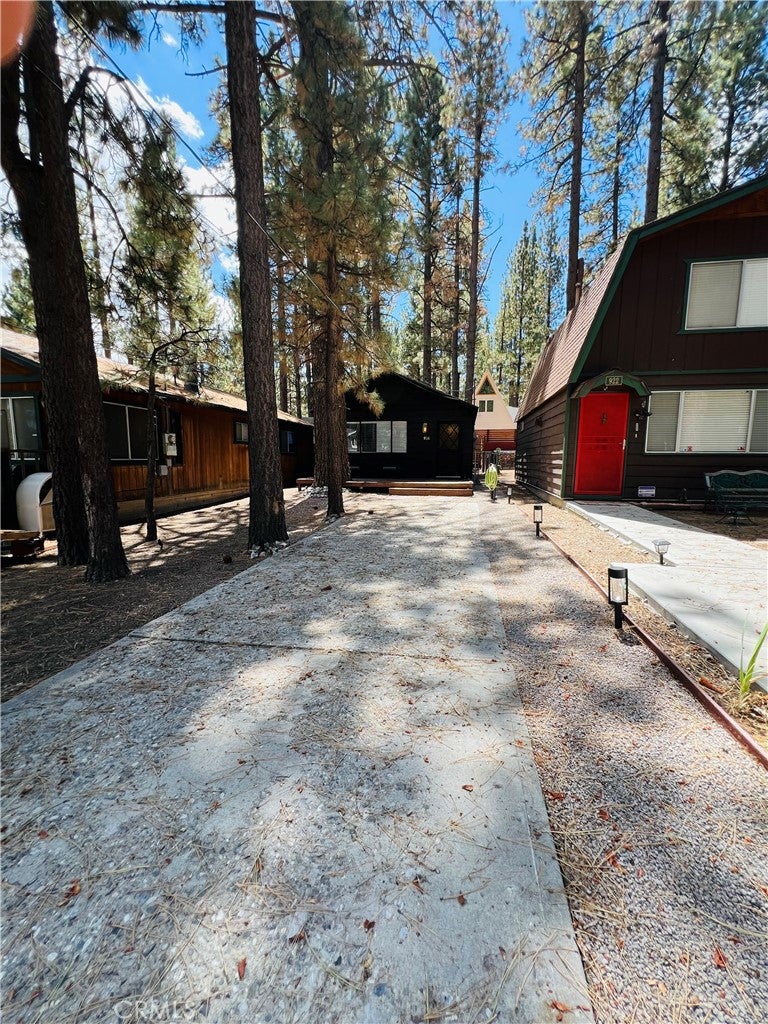 926 E Barker