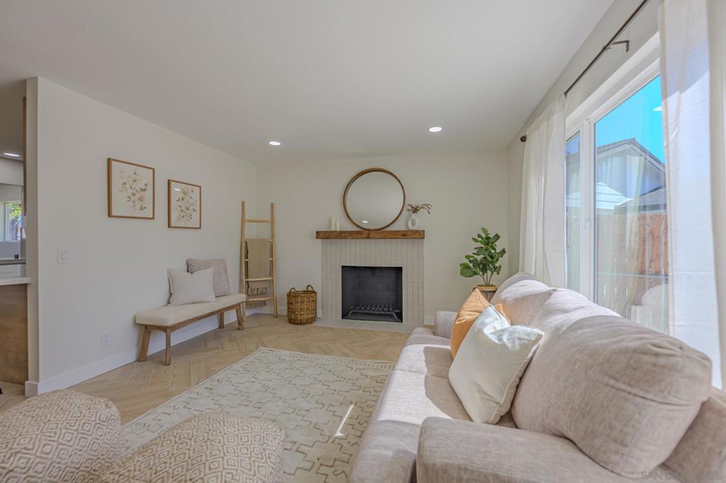 10805 Eberly Ct