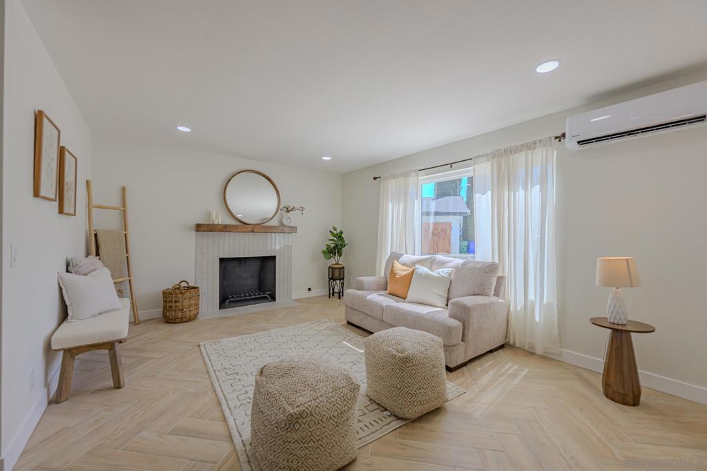 10805 Eberly Ct