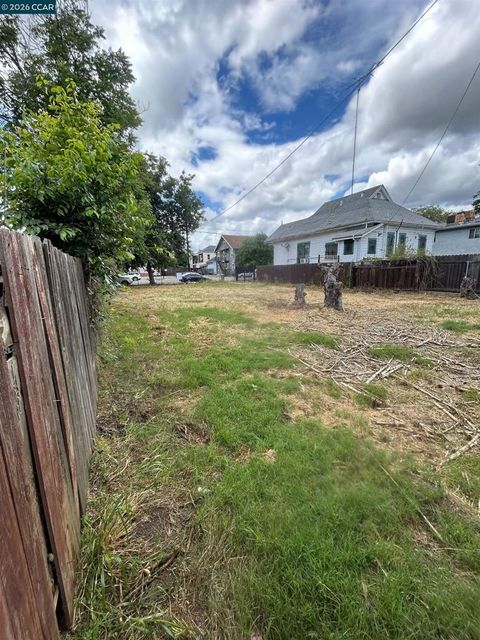 Photo of 518 S Sutter St St, Stockton, CA 95203 (MLS # 41132185)