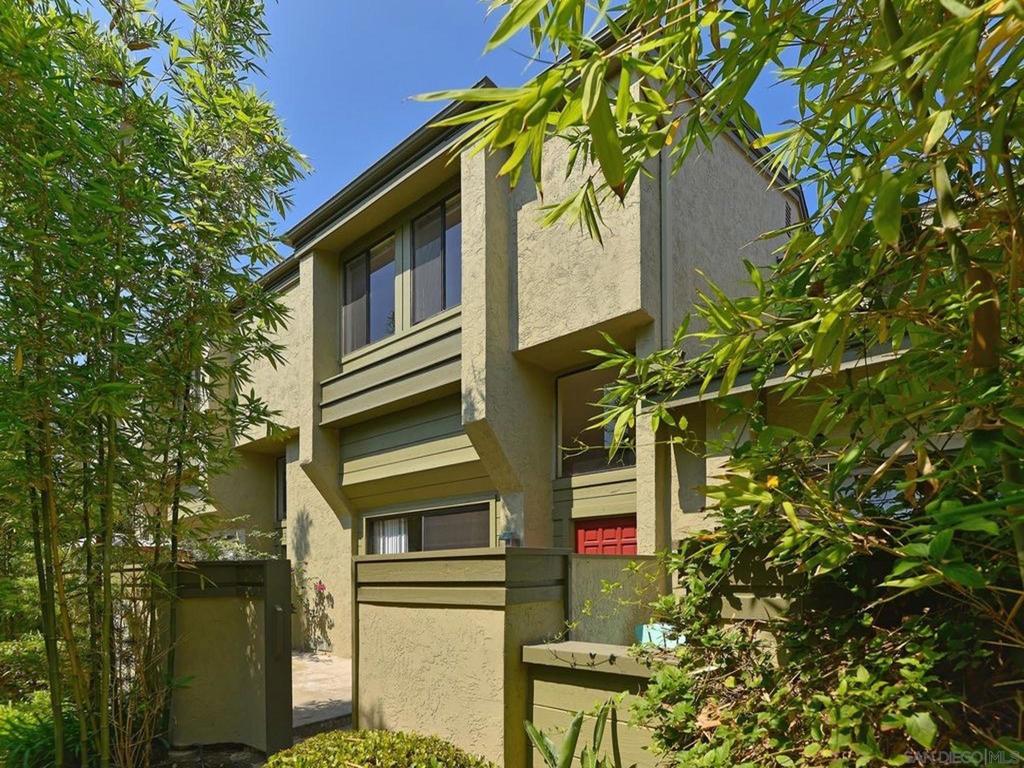 3211 Caminito Eastbluff #9