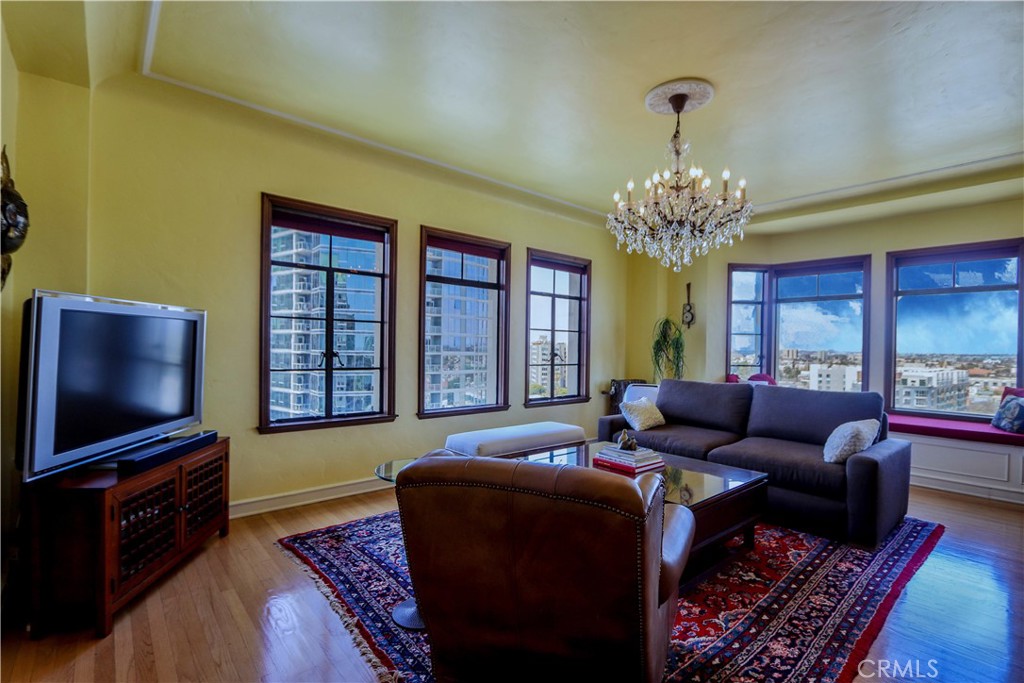 800 E Ocean Boulevard 1010