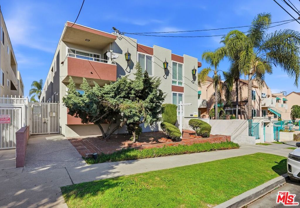 427 E Tamarack Avenue