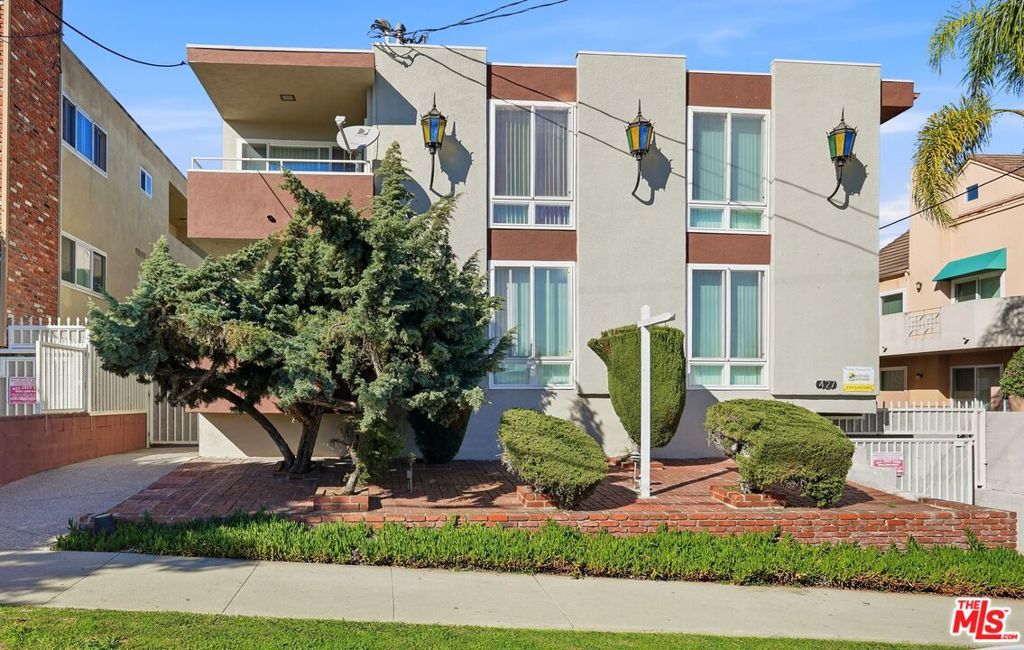 427 E Tamarack Avenue