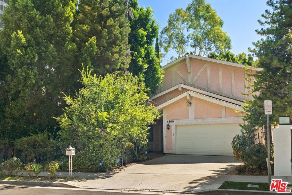 Photo of 4560 Densmore Avenue, Encino, CA 91436 (MLS # 25559909)