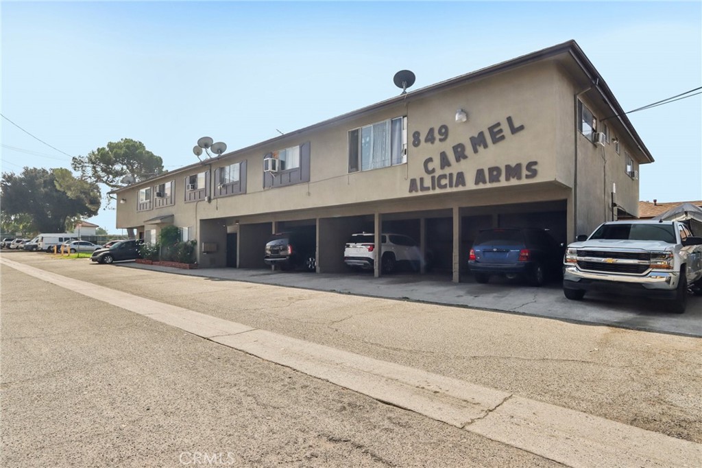1032 S Greenwood