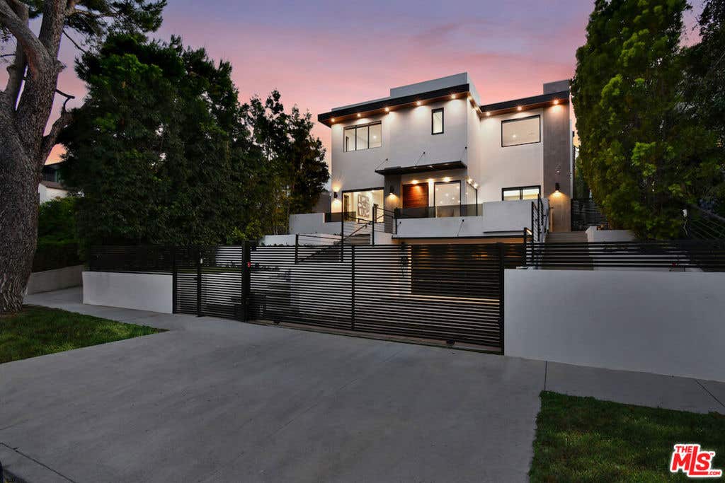 Photo of 4233 Costello Avenue, Sherman Oaks, CA 91423 (MLS # 26854521)