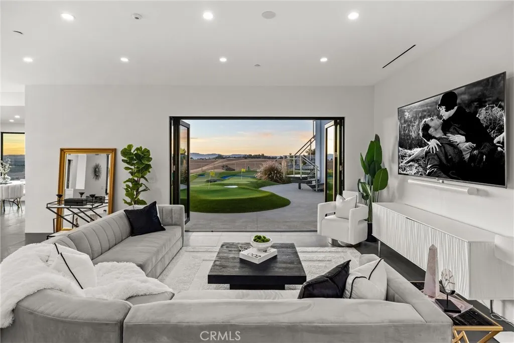 Paso Robles, California 93446, United States, 4 Bedrooms Bedrooms, ,5 BathroomsBathrooms,Residential,Active,38191