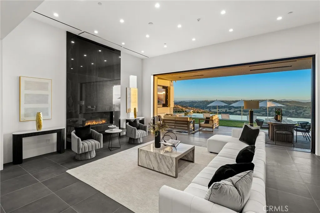 Paso Robles, California 93446, United States, 4 Bedrooms Bedrooms, ,5 BathroomsBathrooms,Residential,Active,38191