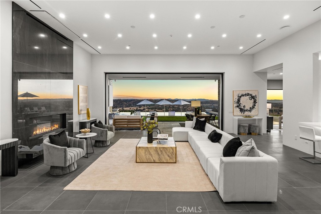888 Camino Vina