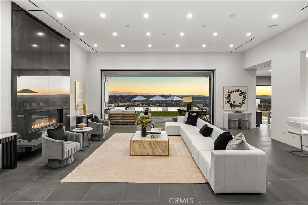 Paso Robles, California 93446, United States, 4 Bedrooms Bedrooms, ,5 BathroomsBathrooms,Residential,Active,38191