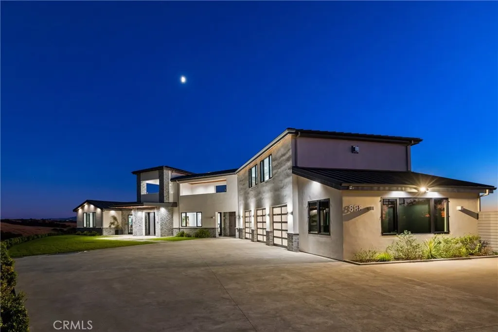 Paso Robles, California 93446, United States, 4 Bedrooms Bedrooms, ,5 BathroomsBathrooms,Residential,Active,38191