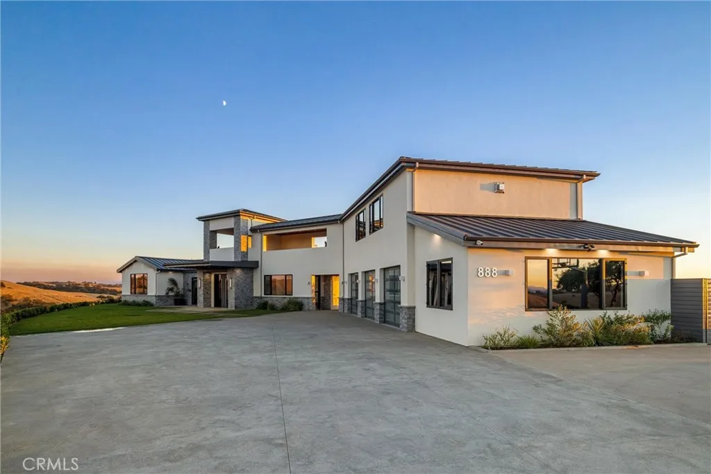 Paso Robles, California 93446, United States, 4 Bedrooms Bedrooms, ,5 BathroomsBathrooms,Residential,Active,38191