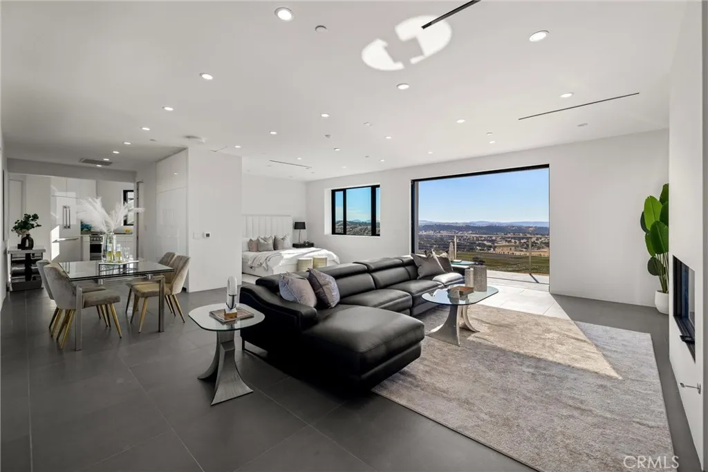 Paso Robles, California 93446, United States, 4 Bedrooms Bedrooms, ,5 BathroomsBathrooms,Residential,Active,38191