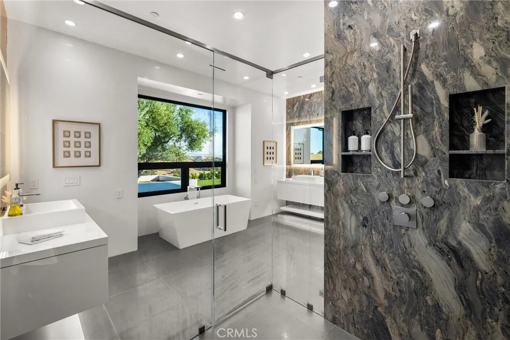 Paso Robles, California 93446, United States, 4 Bedrooms Bedrooms, ,5 BathroomsBathrooms,Residential,Active,38191