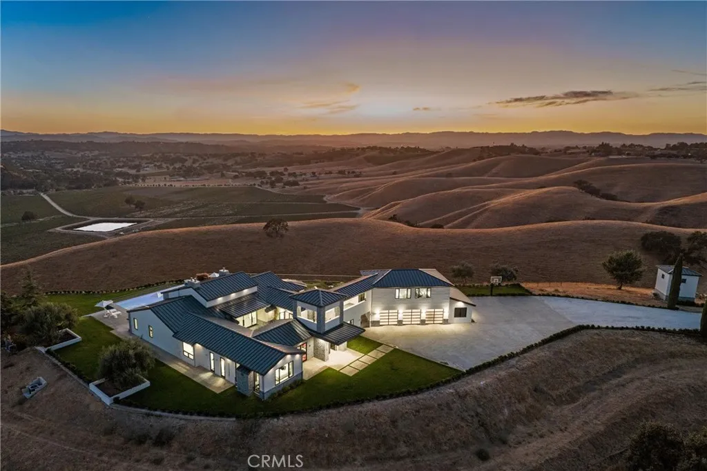 Paso Robles, California 93446, United States, 4 Bedrooms Bedrooms, ,5 BathroomsBathrooms,Residential,Active,38191