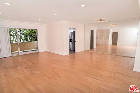 Photo of 416 N Oakhurst Drive #205, Beverly Hills, CA 90210 (MLS # 26637485)