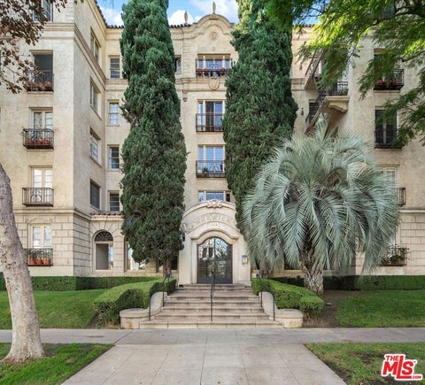 Photo of 109 N Sycamore Avenue #204, Los Angeles, CA 90036 (MLS # 26989831)