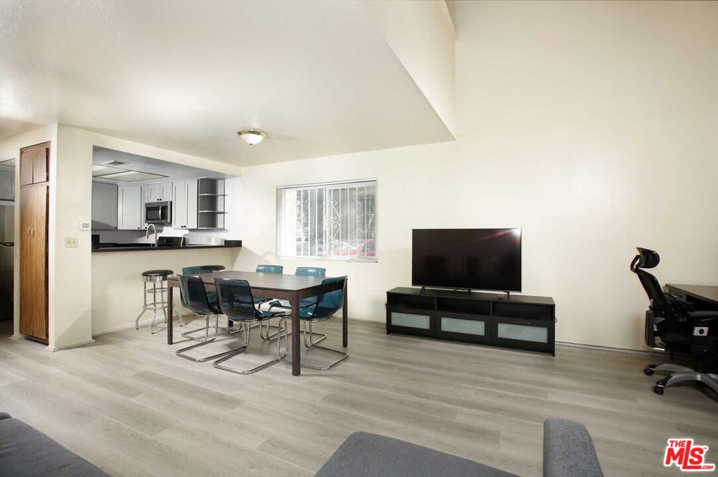 936 E Fairway Drive 23