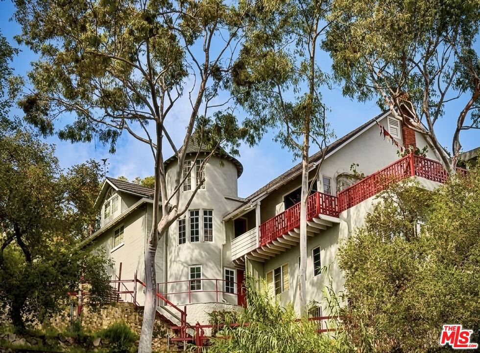 2882 Belden Drive