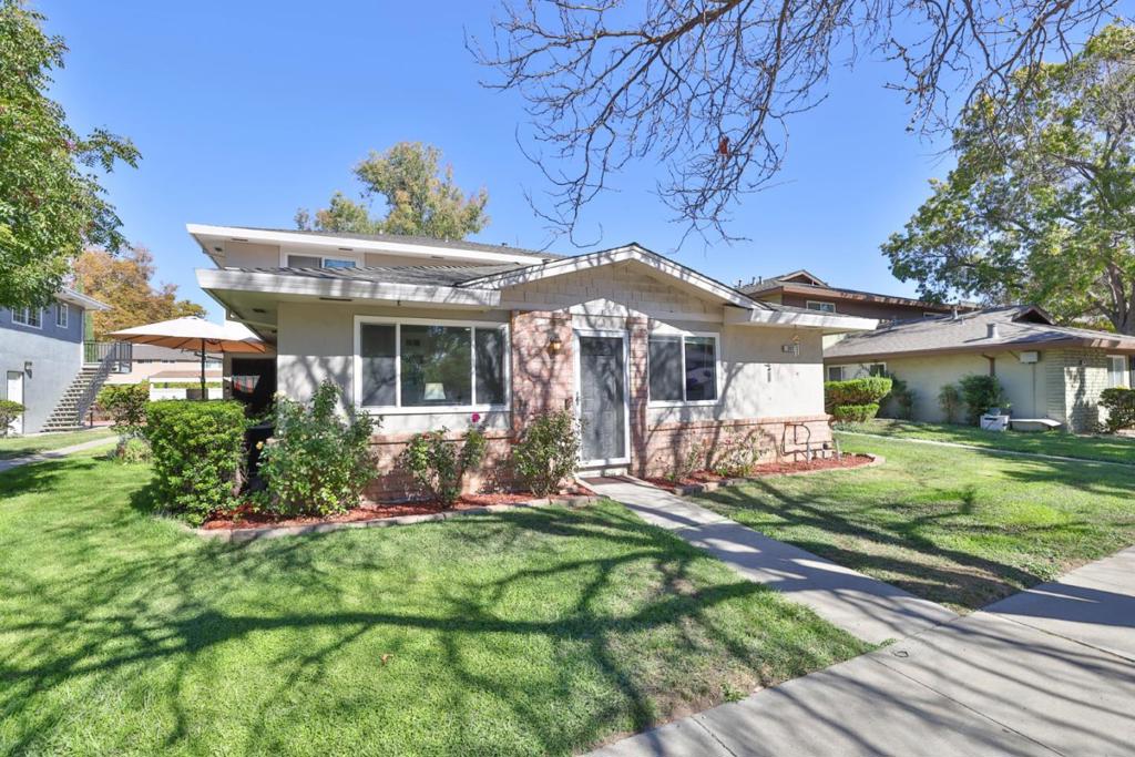 207 Coy Drive 1