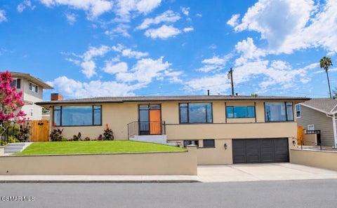 Photo of 47 Grandview Circle, Camarillo, CA 93010 (MLS # 226004657)