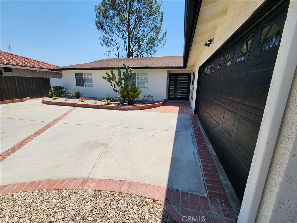 Located in a prime Granada Hills neighborhood, this beautifully renovated 4-bedroom, 3-bath home offers 1,820 sq. ft. of modern comfort in a highly desirable area with excellent schools. The property showcases laminate flooring, recessed lighting, quartz countertops with a breakfast bar, and stainless steel appliances. Central A/C and heat ensure year-round comfort, while large windows provide breathtaking views.
Additional features include a private garage with EV charger, window blinds, and convenient washer/dryer hookups. Gardener service is included, and tenants are responsible for all utilities. One small pet is allowed with an additional deposit. A one-year lease and renter’s insurance are required.
Don’t miss this opportunity to lease a gorgeous home in one of Granada Hills’ most sought-after locations. Join us at the open house this Sunday!