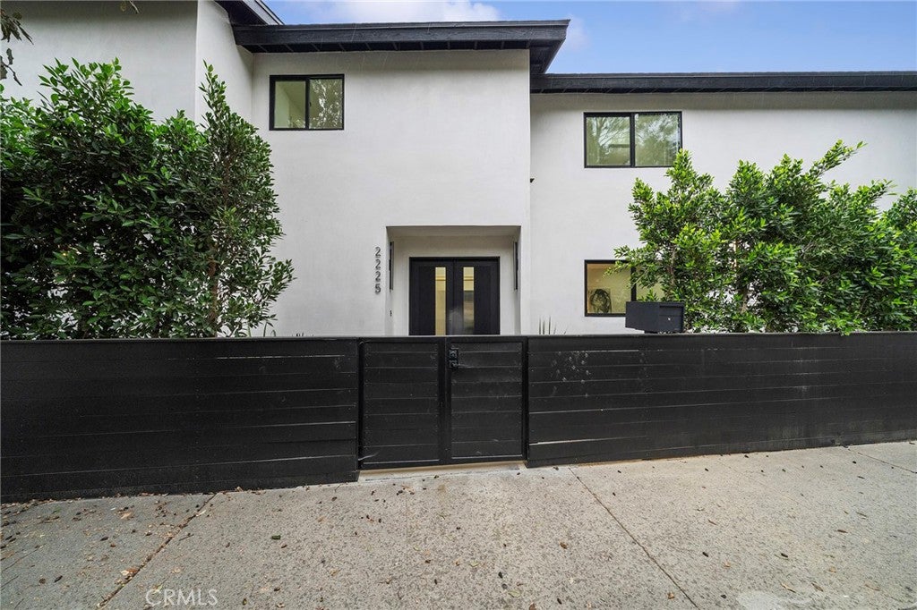 2225 Shoredale Ave