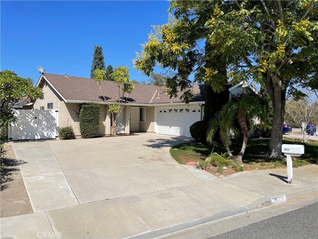 Photo of 1577 Glenbrock Ln, Thousand Oaks, CA 91320 (MLS # CV26018889)