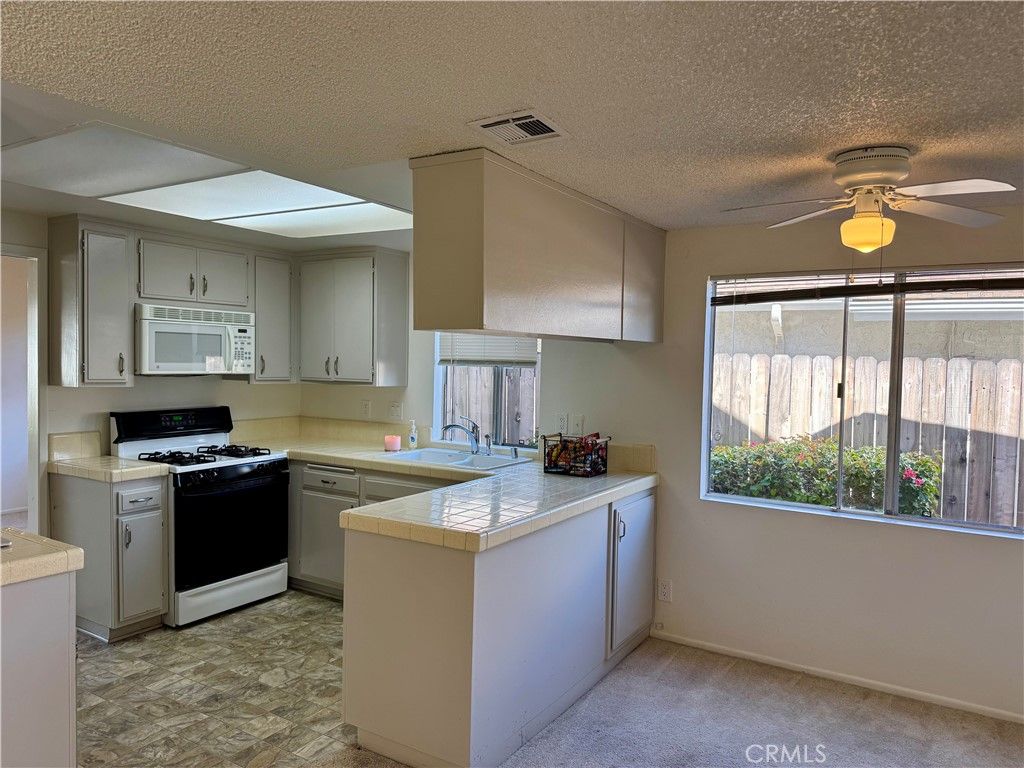 Photo of 1577 Glenbrock Ln, Thousand Oaks, CA 91320 (MLS # CV26018889)