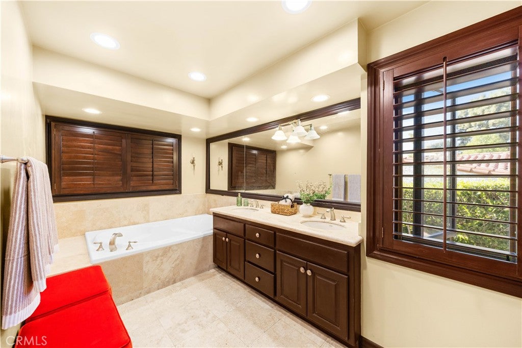 Palos Verdes Estates, California, 90274, United States, 4 Bedrooms Bedrooms, ,3 BathroomsBathrooms,Residential,Active,2038603