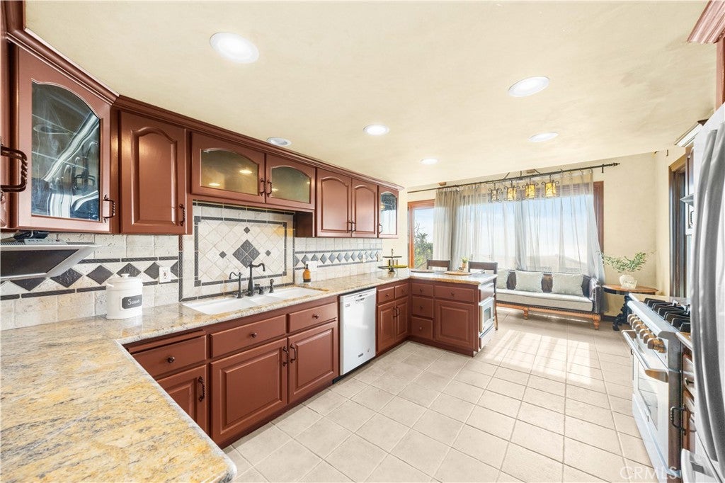 Palos Verdes Estates, California, 90274, United States, 4 Bedrooms Bedrooms, ,3 BathroomsBathrooms,Residential,Active,2038603