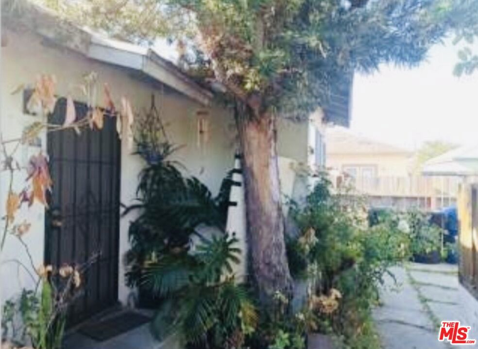 4914 W El Segundo Boulevard