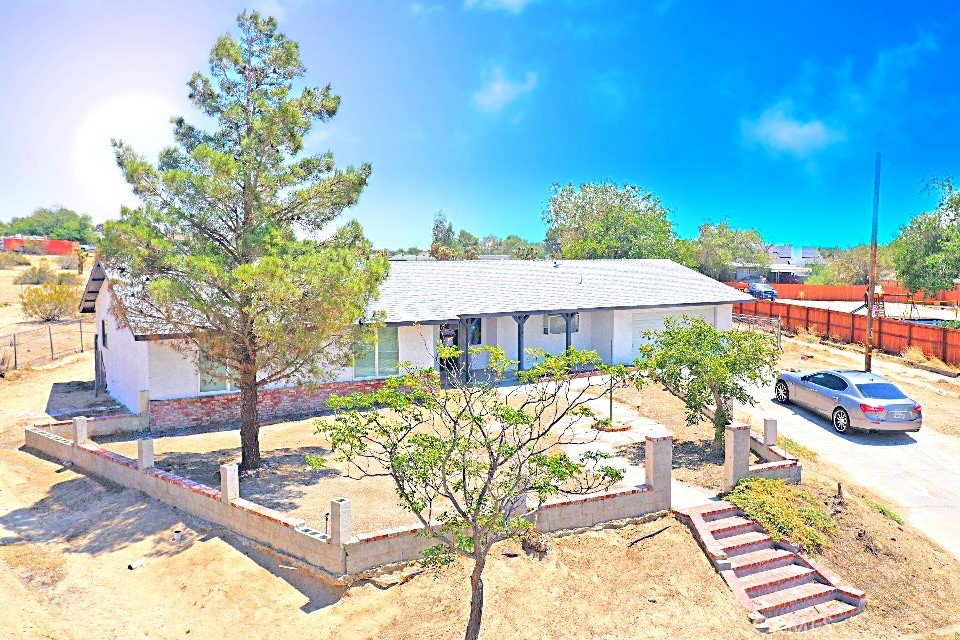 Welcome to Palmdale Lake Los Angeles this charming single-story Ranch-style home offering 1,324 square feet of comfortable living space. Inside, you’ll find three cozy bedrooms and two well-appointed bathrooms, perfect for families or those seeking extra space. The inviting living room features a warm fireplace, ideal for relaxing evenings, while the kitchen has been beautifully updated with brand new quartz countertops and modern appliances.
Step outside to an expansive 47,254 square foot lot—plenty of room to entertain, garden, or simply enjoy the outdoors. A covered patio provides the perfect shaded retreat during warm summer days. Located in an excellent neighborhood, this home offers both space and serenity—truly a great place to call home.