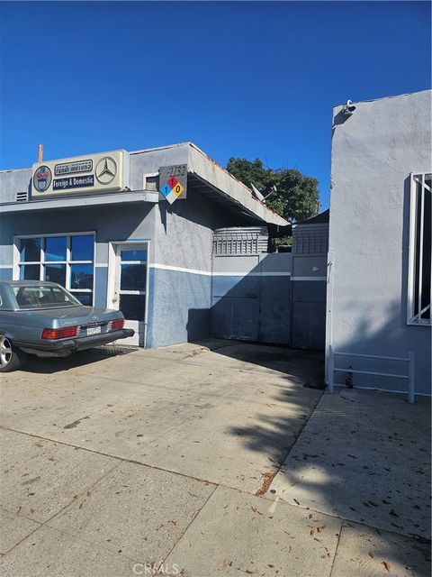 Photo of 1132 N Hollywood Way, Burbank, CA 91505 (MLS # SR25257262)