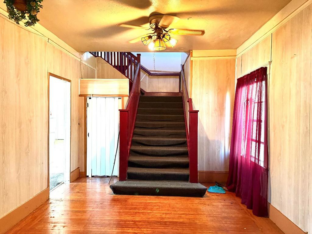 5706 Genoa Street