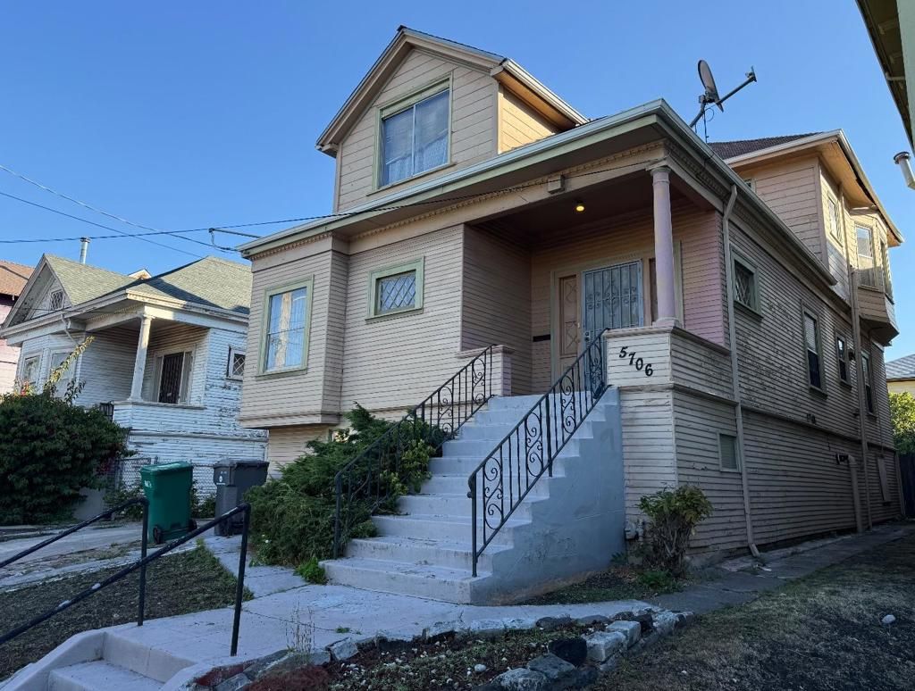 Photo of 5706 Genoa Street, Oakland, CA 94608 (MLS # ML82025301)