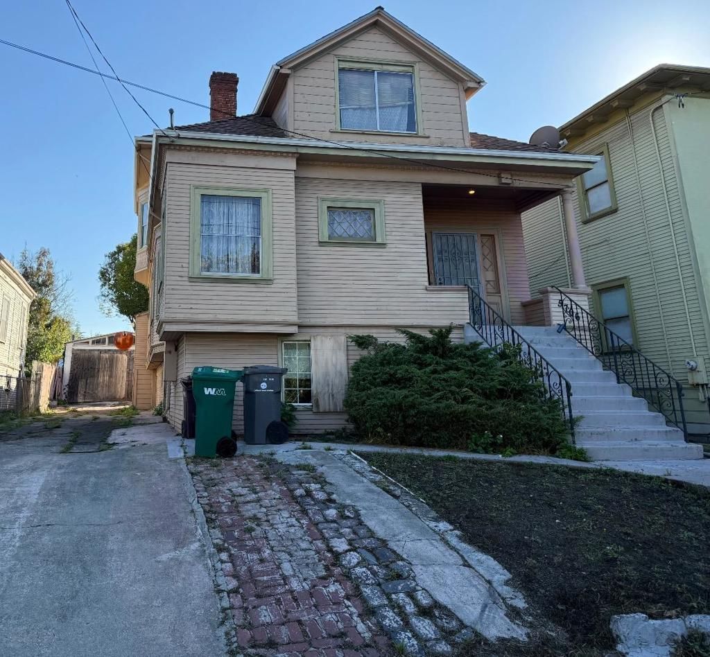 Photo of 5706 Genoa Street, Oakland, CA 94608 (MLS # ML82025301)